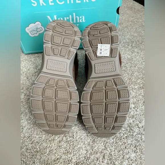 New Skechers Women's Martha Stewart Slip-Ins Easy Going ankle Boots sz 7.5 mocha