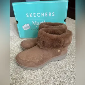 New Skechers Women's Martha Stewart Slip-Ins Easy Going ankle Boots sz 7.5 mocha