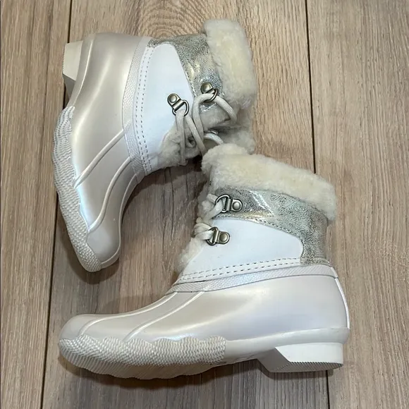 New Sperry Kids Alpine Saltwater Cream Water-Resistant Duck Boots
