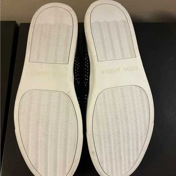NEW! Steve Madden without box sparkle slip on sneakers. Size 7 mens , 9 women’s