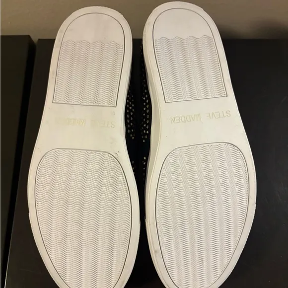 NEW! Steve Madden without box sparkle slip on sneakers. Size 7 mens , 9 women’s