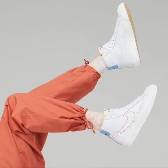 NEW Sz 10 Women's Nike W Blazer Mid '77 Nike 101 White Blue Sneakers DX2350-100