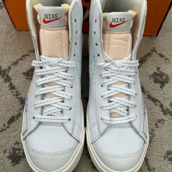 NEW Sz 10 Women's Nike W Blazer Mid '77 Nike 101 White Blue Sneakers DX2350-100