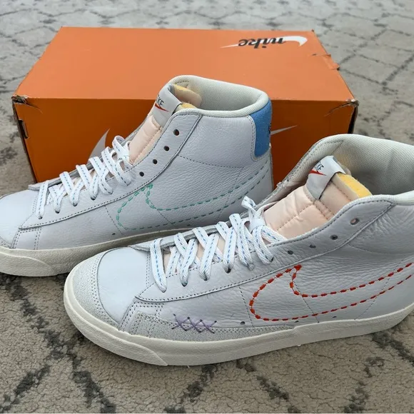 NEW Sz 10 Women's Nike W Blazer Mid '77 Nike 101 White Blue Sneakers DX2350-100