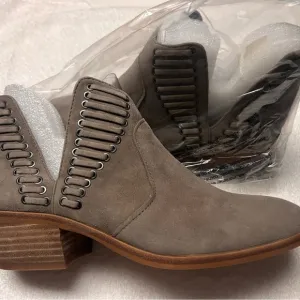 New Vince Camuto Pevista Women's Taupe Suede Booties Size US 6M/ 36.5