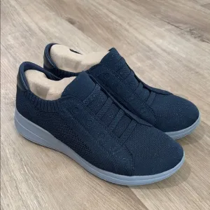 NEW Women’s BZees Golden Knit Slip On Sneakers