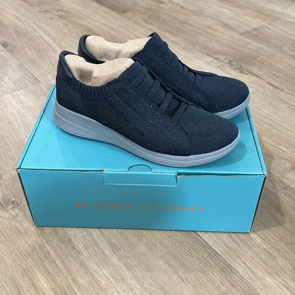 NEW Women’s BZees Golden Knit Slip On Sneakers