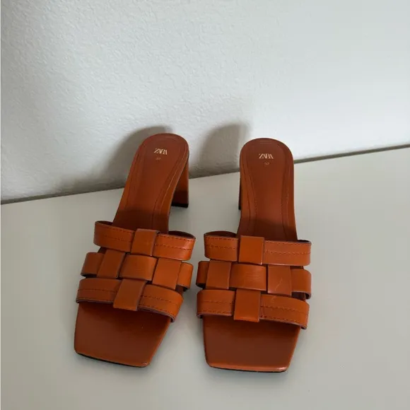 New Zara 100% leather Women's Tan /brown Heeled Sandals
