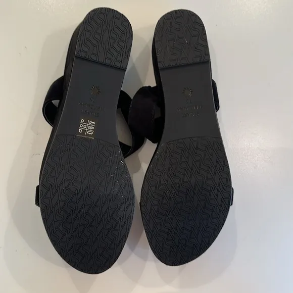 NewStuart Weitzman Black  Suede Women's Sandals. Includes Dust Bag. Size 7.5.