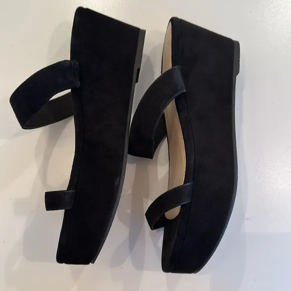 NewStuart Weitzman Black  Suede Women's Sandals. Includes Dust Bag. Size 7.5.