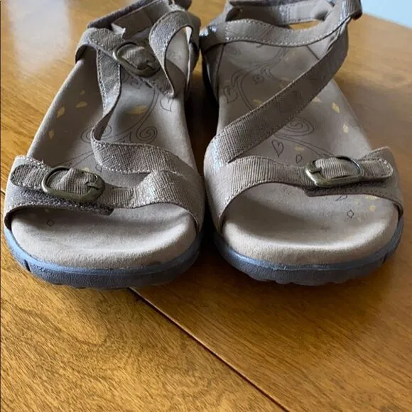 NEW Taos Footwear “Bea” sandals