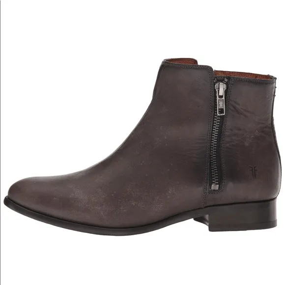 NIB FRYE Carly Double Zipper Leather BOOTS Booties