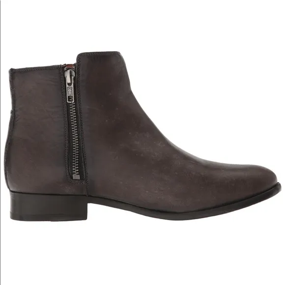 NIB FRYE Carly Double Zipper Leather BOOTS Booties