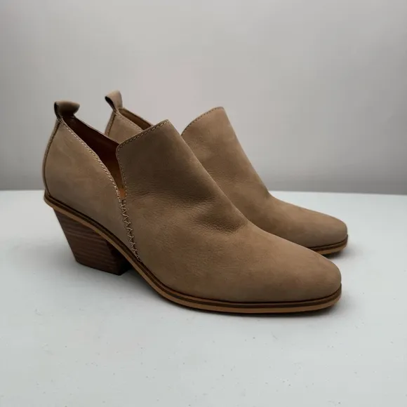 NIB Lucky Brand Women's Victorey Booties Leather Ankle Stacked Boots Size 9M