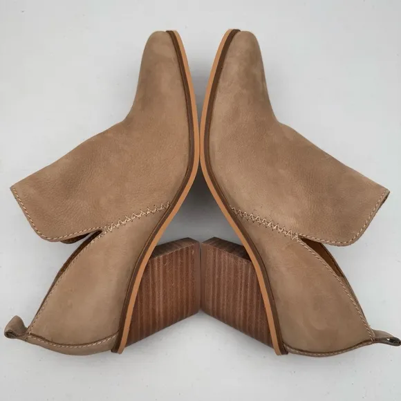 NIB Lucky Brand Women's Victorey Booties Leather Ankle Stacked Boots Size 9M