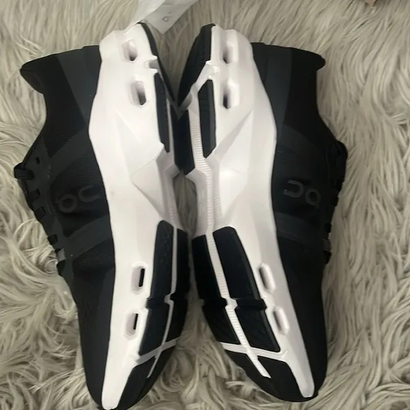 NIB On Cloud sneakers size 8 Cloudpulse
