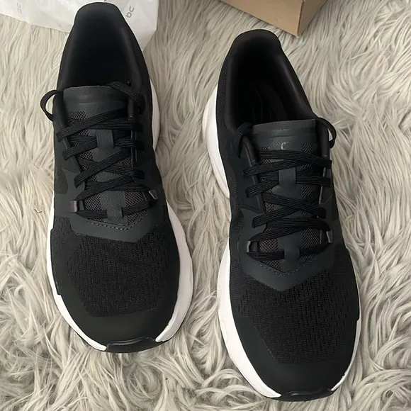 NIB On Cloud sneakers size 8 Cloudpulse