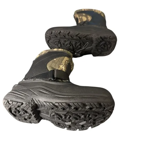 NIB The NorthFace Kids Camouflage Winter Boots