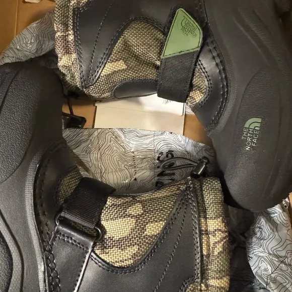 NIB The NorthFace Kids Camouflage Winter Boots