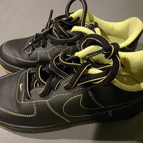 Nike Air Force 1 Black and Yellow Big Boys Sneakers. Like New.