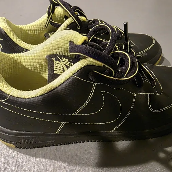 Nike Air Force 1 Black and Yellow Big Boys Sneakers. Like New.