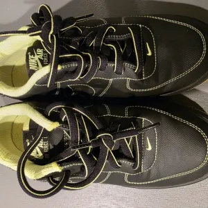 Nike Air Force 1 Black and Yellow Big Boys Sneakers. Like New.