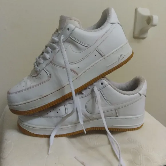 Nike Air Force 1 DJ2739-100 White Sneakers Gum Sole SNEAKERS MENS SZ 11