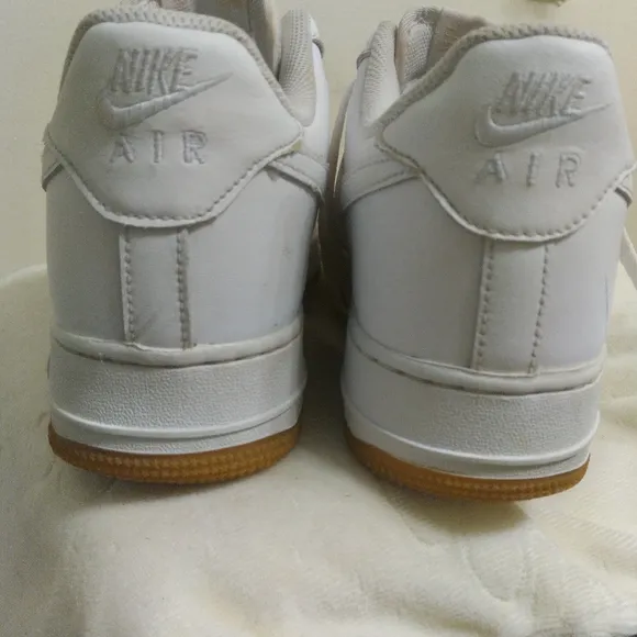Nike Air Force 1 DJ2739-100 White Sneakers Gum Sole SNEAKERS MENS SZ 11