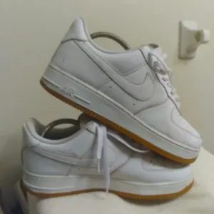 Nike Air Force 1 DJ2739-100 White Sneakers Gum Sole SNEAKERS MENS SZ 11