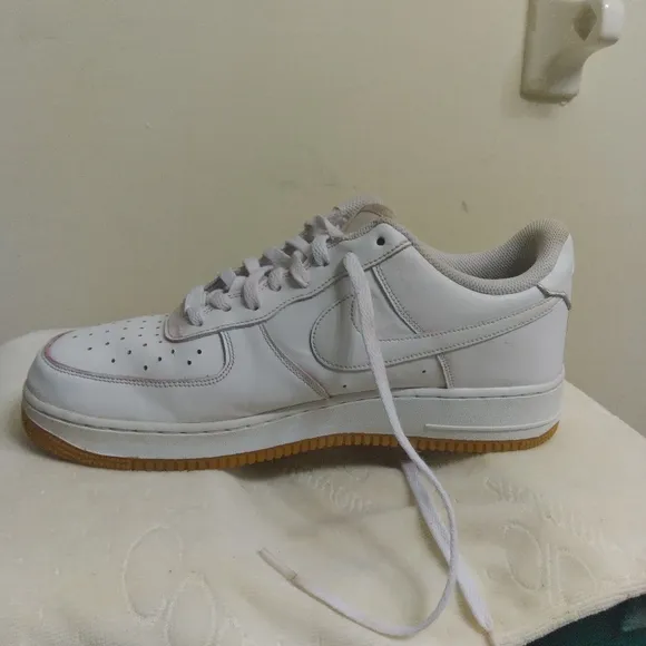 Nike Air Force 1 DJ2739-100 White Sneakers Gum Sole SNEAKERS MENS SZ 11