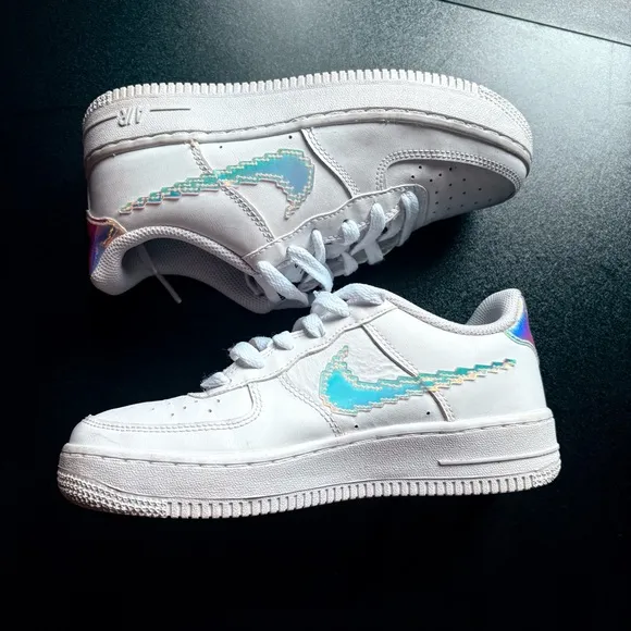 Nike Air Force 1 Low Iridescent Pixel Swoosh white pixels Minecraft kids 3.5