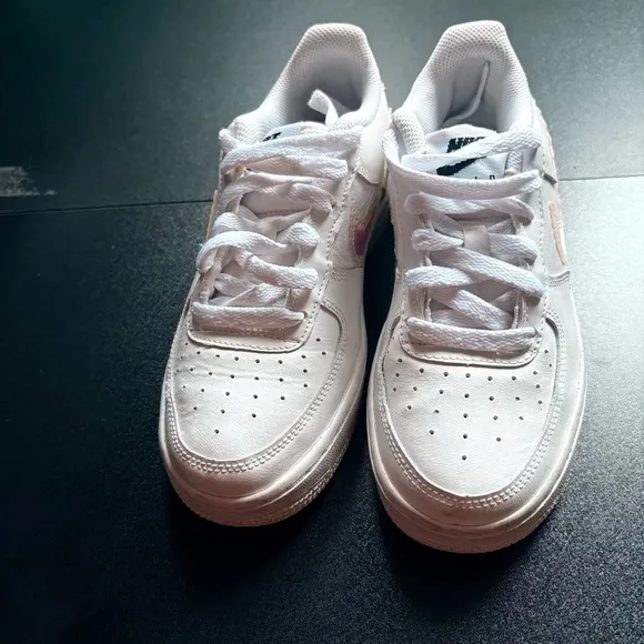 Nike Air Force 1 Low Iridescent Pixel Swoosh white pixels Minecraft kids 3.5