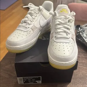 Nike Air Force 1 Low White Sneakers Opti-yellow