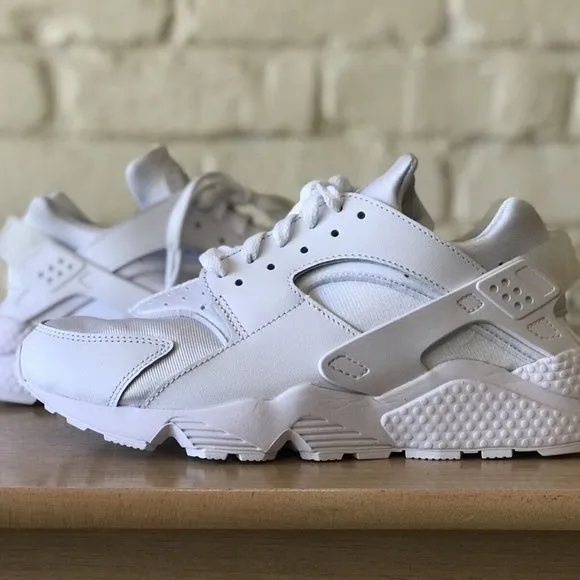 Nike Air Huarache Triple White Womens 11/ Mens 9.5 Sneakers Shoes Pure P…
