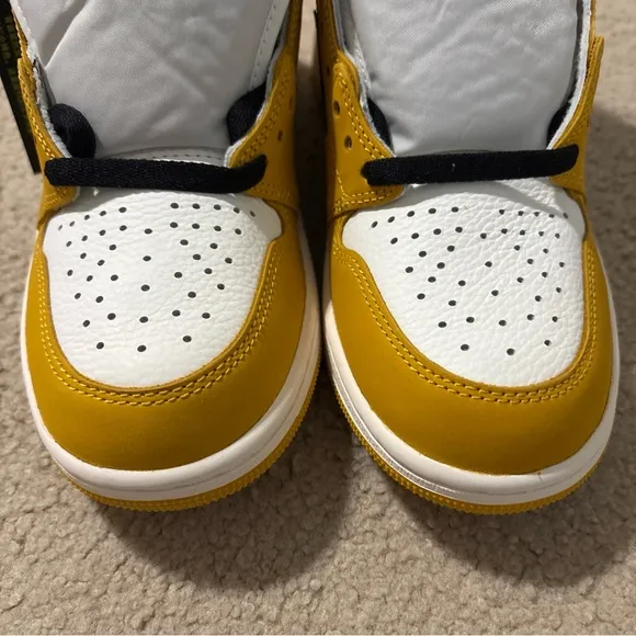 Nike Air Jordan 1 Men’s Size 8.5 Retro High OG Yellow Ochre DZ5485-701 Sneakers