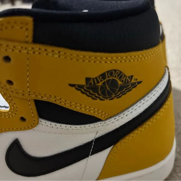 Nike Air Jordan 1 Men’s Size 8.5 Retro High OG Yellow Ochre DZ5485-701 Sneakers