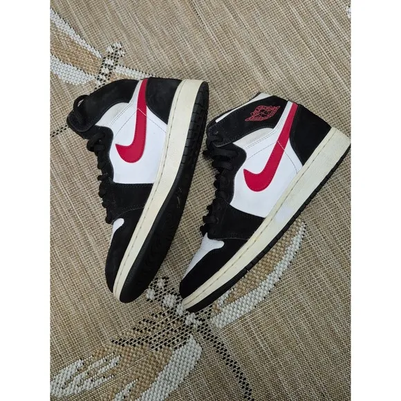 Nike Air Jordan 1 Mid Basketball Shoes Black White Red Sneakers Size 5.5Y