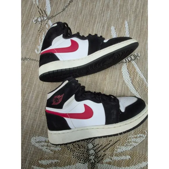 Nike Air Jordan 1 Mid Basketball Shoes Black White Red Sneakers Size 5.5Y