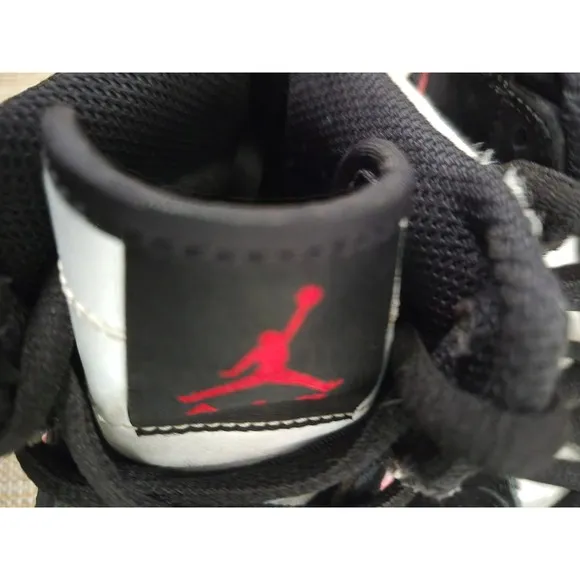 Nike Air Jordan 1 Mid Basketball Shoes Black White Red Sneakers Size 5.5Y