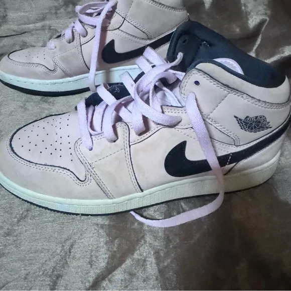 NIKE AIR JORDAN 1 MID GS Size 6.5Y Pink Foam Black Rose OG Cotton Candy 555112-6