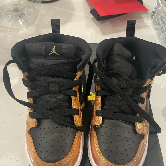 Nike Air Jordan 1 Mid SE (TD) “Metallic Gold Black” Mid Top Lace Up Toddler
