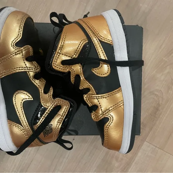 Nike Air Jordan 1 Mid SE (TD) “Metallic Gold Black” Mid Top Lace Up Toddler