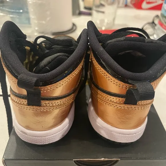 Nike Air Jordan 1 Mid SE (TD) “Metallic Gold Black” Mid Top Lace Up Toddler