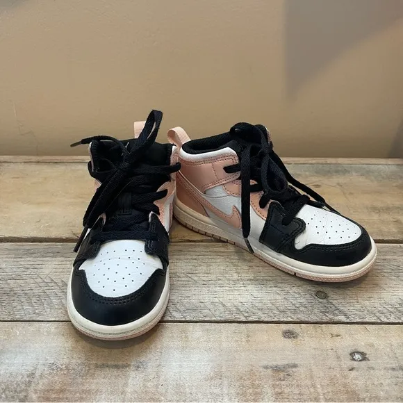 Nike Air Jordan 1 Mid Toddler Size 9c White / Arctic Orange-Black