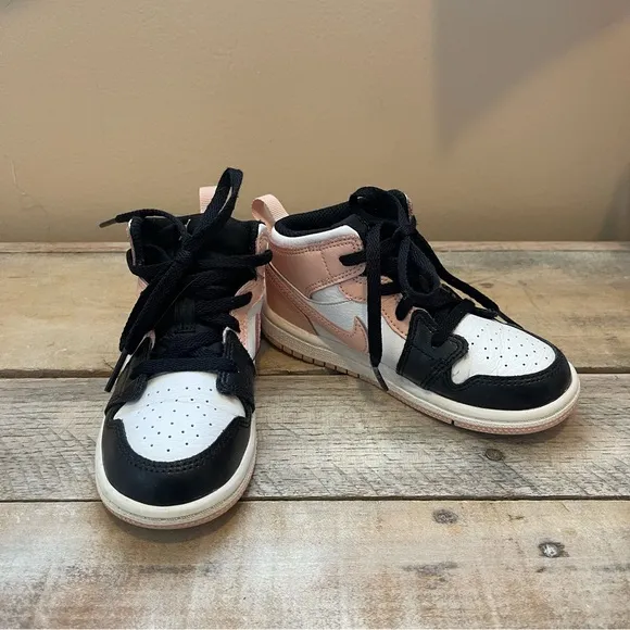 Nike Air Jordan 1 Mid Toddler Size 9c White / Arctic Orange-Black