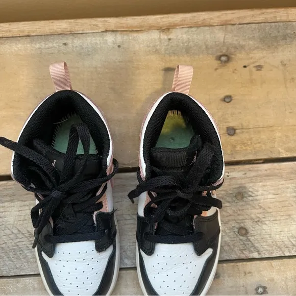 Nike Air Jordan 1 Mid Toddler Size 9c White / Arctic Orange-Black