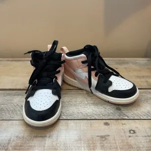 Nike Air Jordan 1 Mid Toddler Size 9c White / Arctic Orange-Black