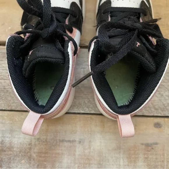 Nike Air Jordan 1 Mid Toddler Size 9c White / Arctic Orange-Black
