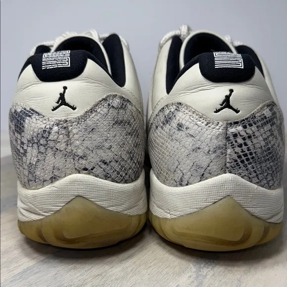 Nike Air Jordan 11Low Snake Light Bone size 18