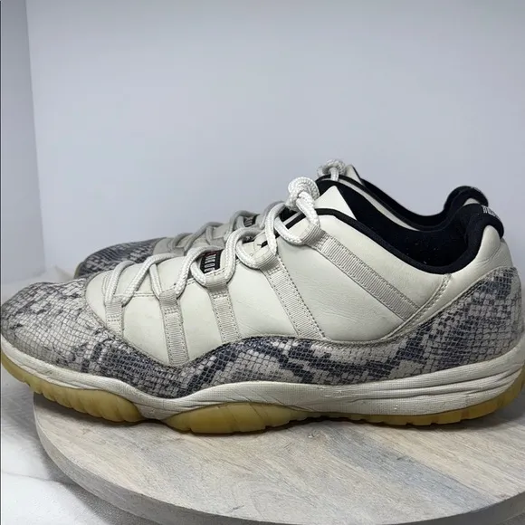 Nike Air Jordan 11Low Snake Light Bone size 18
